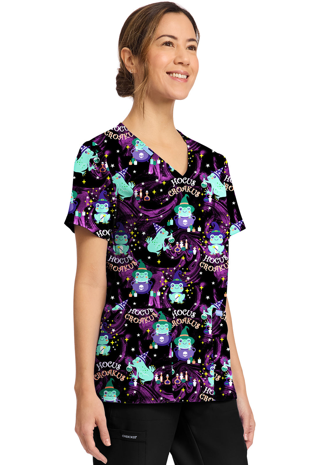 Cherokee Prints CK856 Women's Print V-Neck Top Hocus Croakus