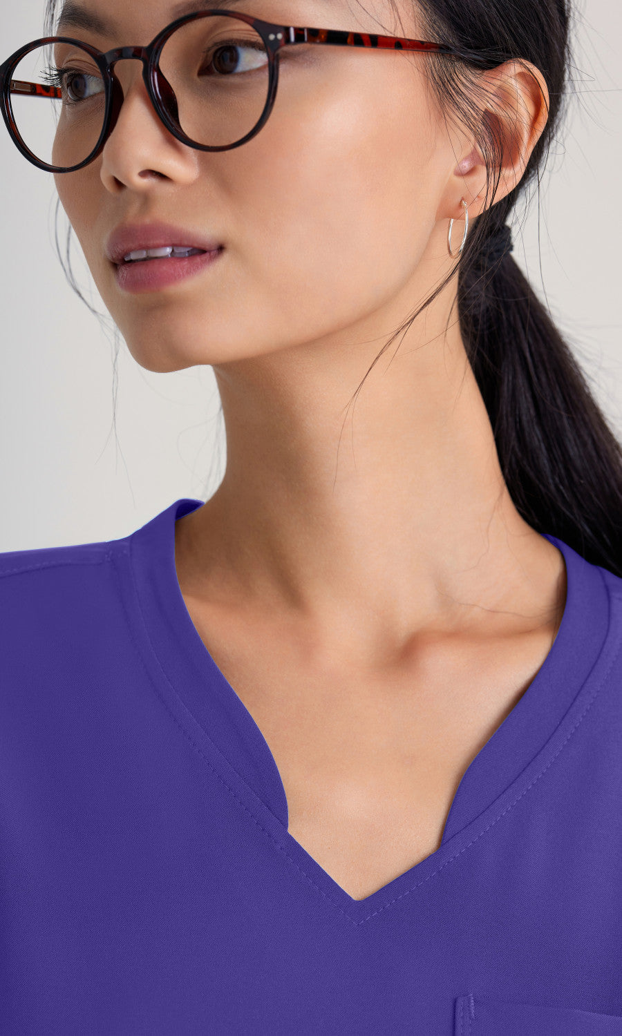 Grey's Anatomy Evolve GSST181 Sway Tuck-In Scrub Top New Grape