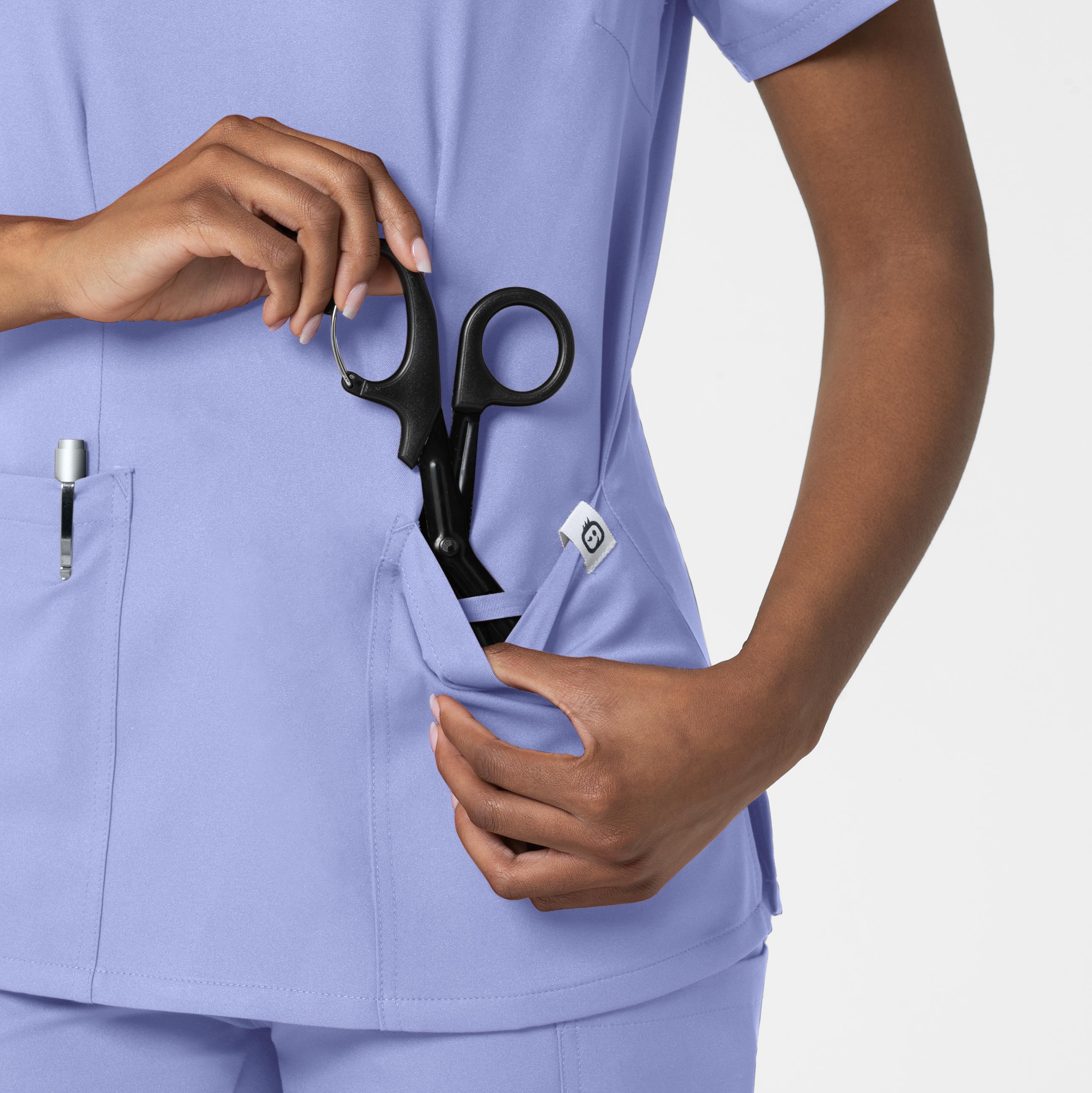 Thrive 6122 Fitted 3-Pocket V-Neck Scrub Top Ceil Blue